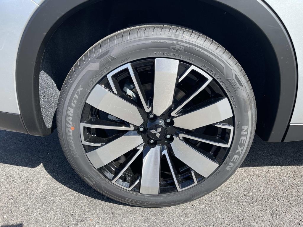 New 2025 Mitsubishi Outlander SE image 11