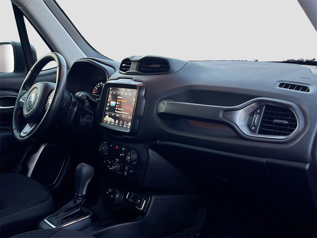 Used 2023 Jeep Renegade Latitude w/ Premium Group image 28