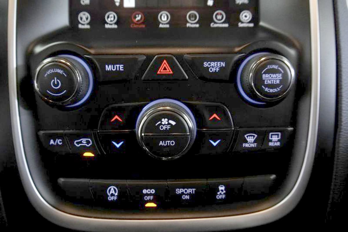 Used 2020 Dodge Durango SXT image 20