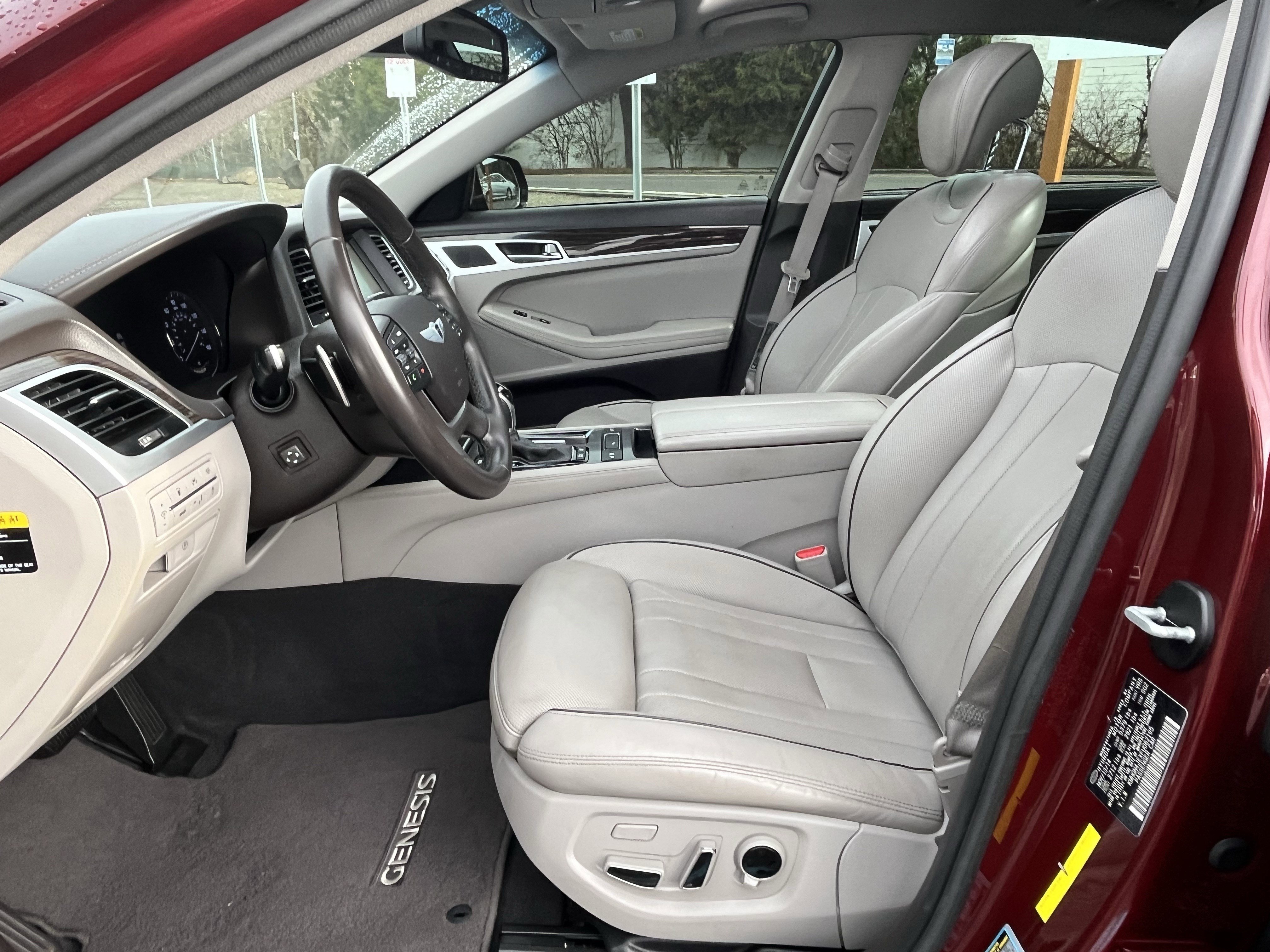 Used 2015 Hyundai Genesis 3.8 w/ Option Group 03 image 10