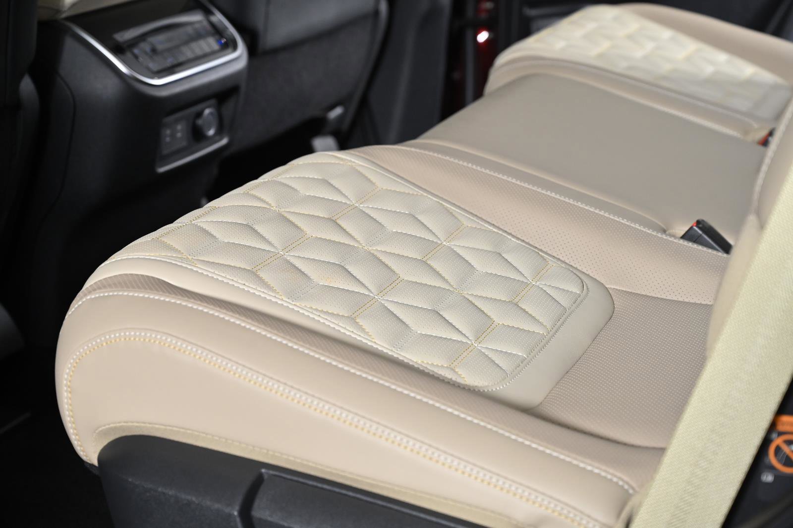 Used 2025 Nissan Armada Platinum image 31