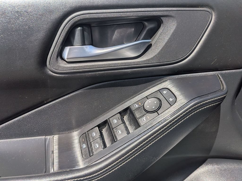 Used 2024 Nissan Rogue SV AWD/4WD image 13