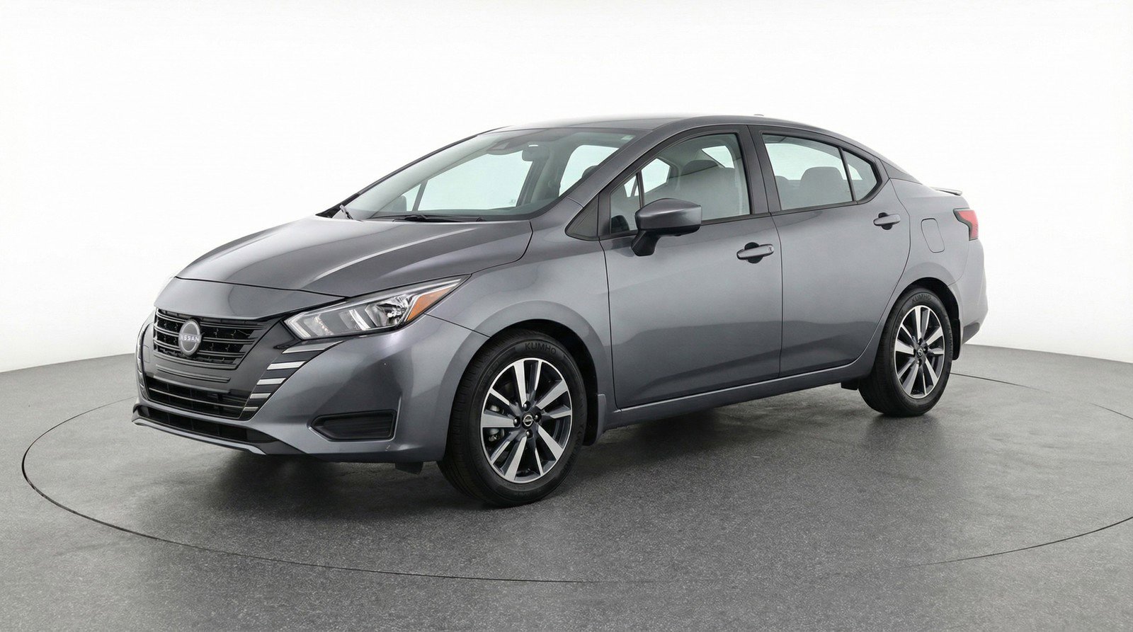 Used 2025 Nissan Versa SV image 3