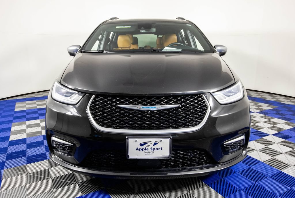 Used 2021 Chrysler Pacifica Pinnacle FWD image 2