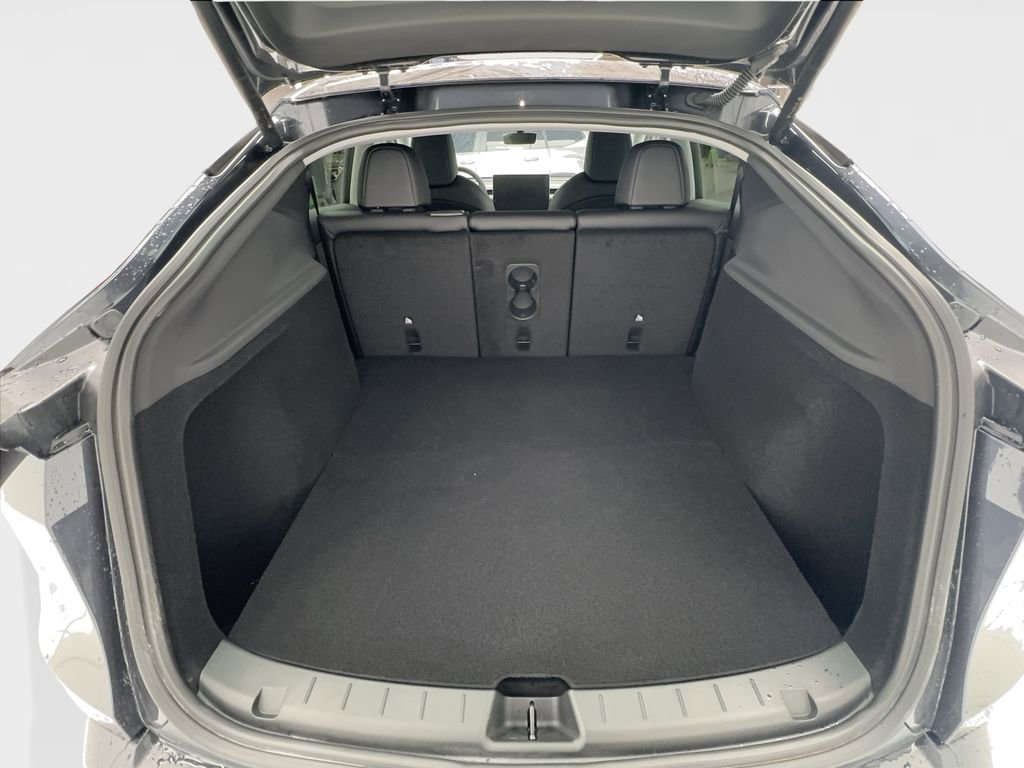 Used 2026 Tesla Model Y 2WD image 16