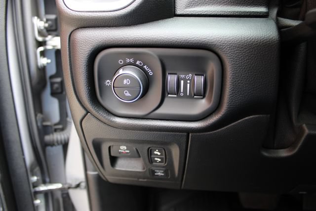 Used 2019 RAM 1500 Laramie AWD/4WD image 17