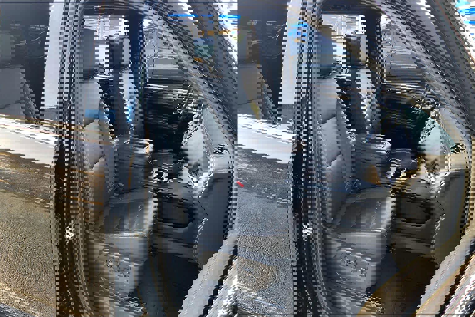 Used 2021 Chevrolet Suburban LT w/ LT Signature Package image 9