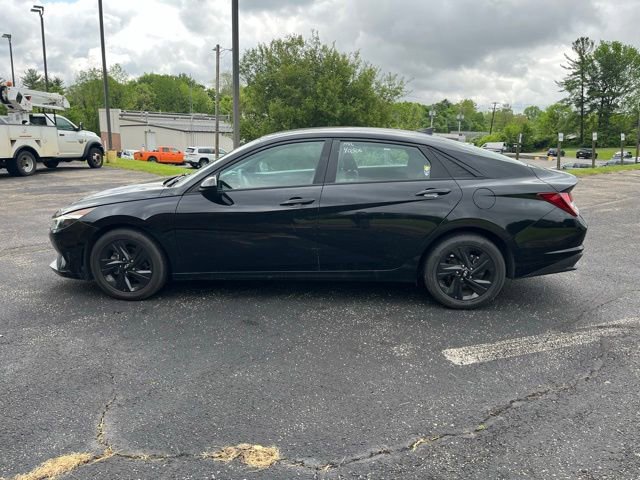 Used 2023 Hyundai Elantra SEL w/ Cargo Package FWD image 6