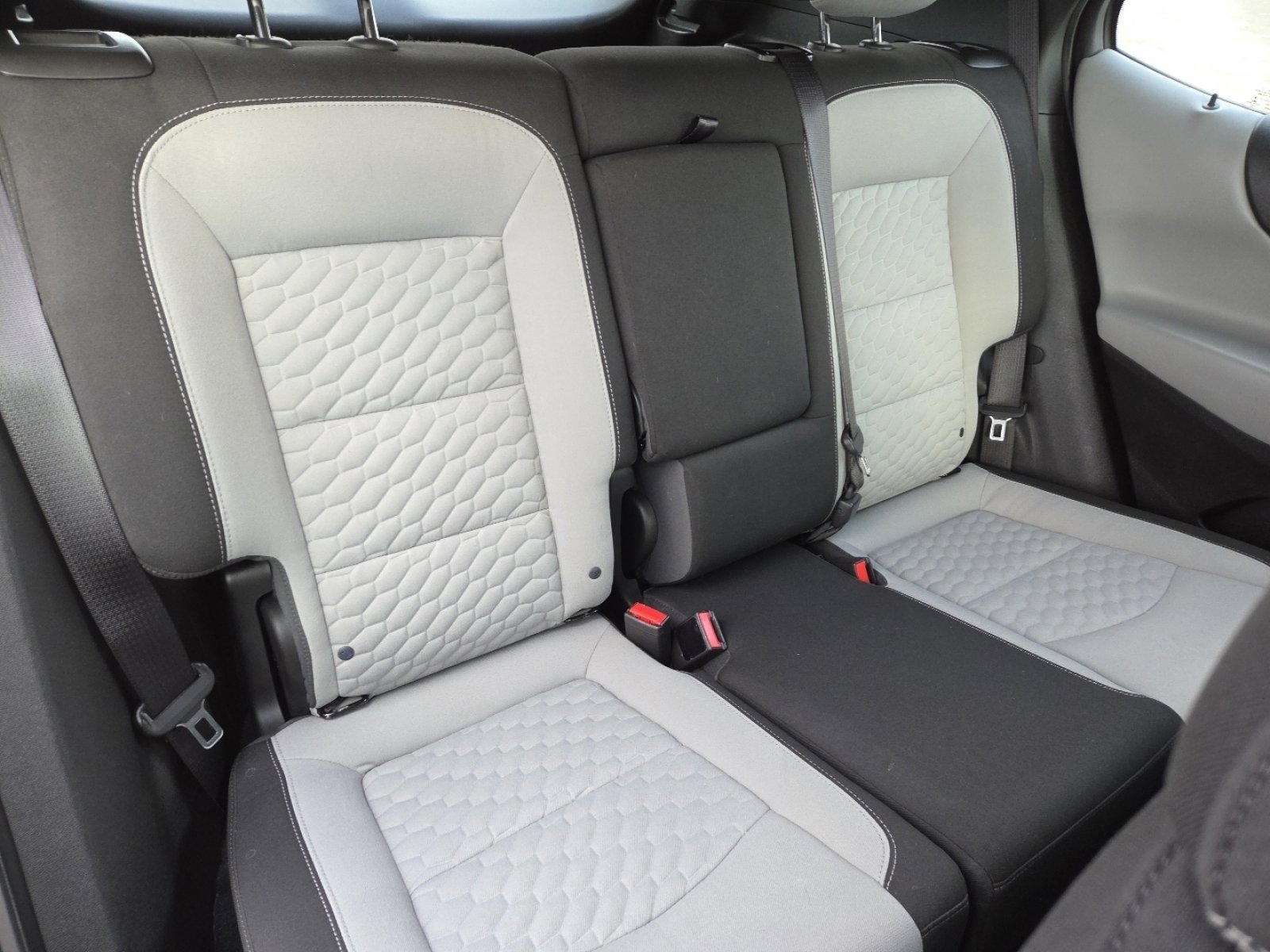 Used 2018 Chevrolet Equinox LS image 18