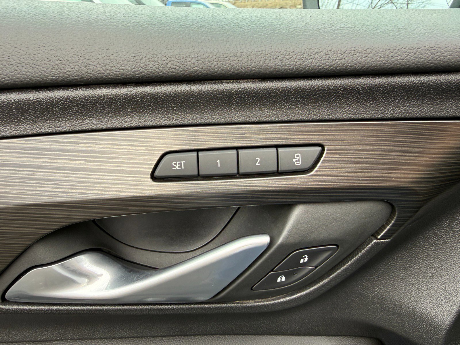 Used 2022 GMC Terrain SLT w/ Elevation Edition image 24