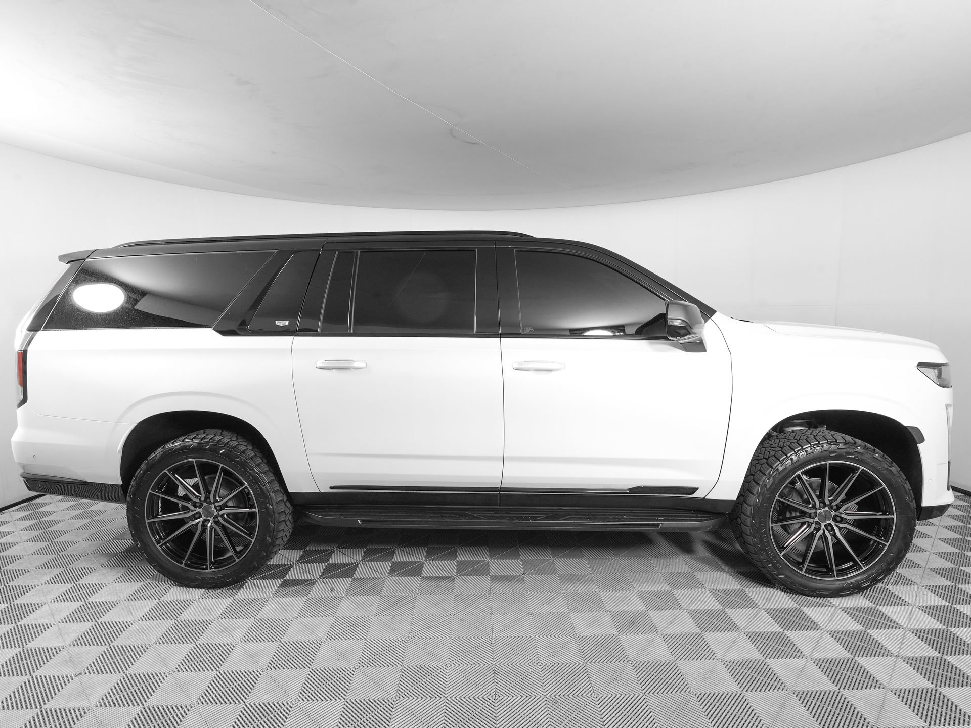 Used 2021 Cadillac Escalade ESV Sport Platinum AWD/4WD image 3
