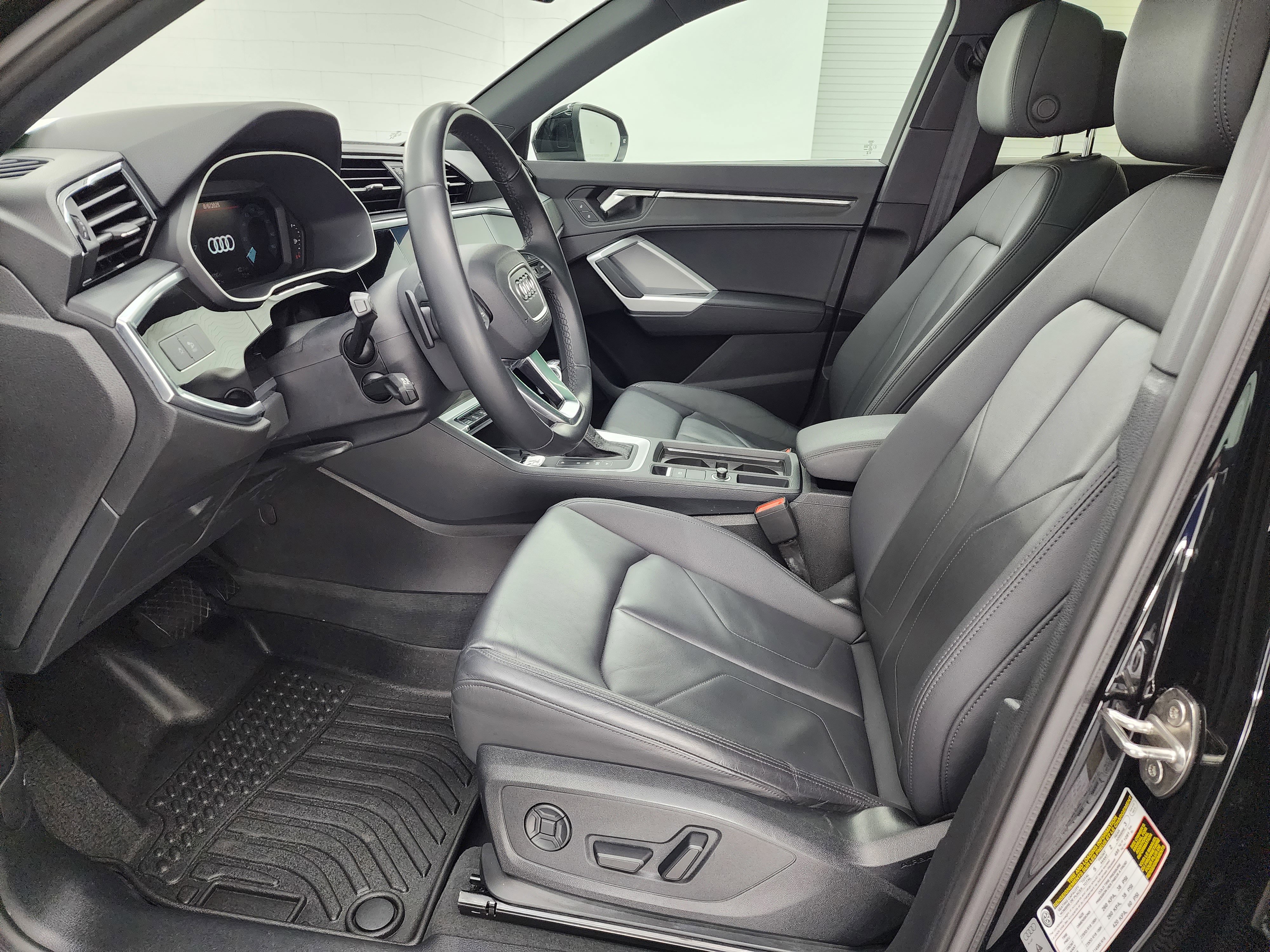 Used 2024 Audi Q3 2.0T Premium image 8