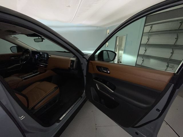 Used 2024 Nissan Pathfinder Platinum w/ Cargo Package AWD/4WD image 26