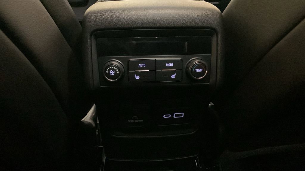 Used 2021 GMC Acadia Denali w/ Denali Technology Package image 29