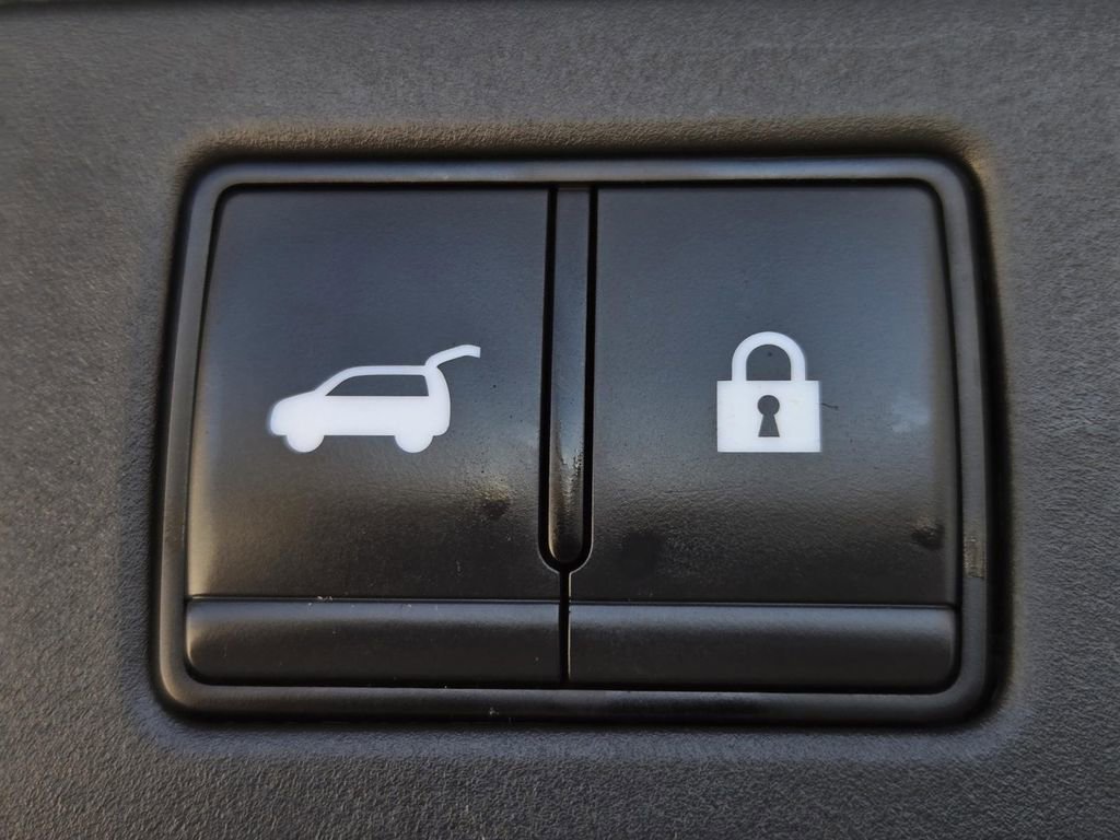 Used 2025 Nissan Rogue SV image 10