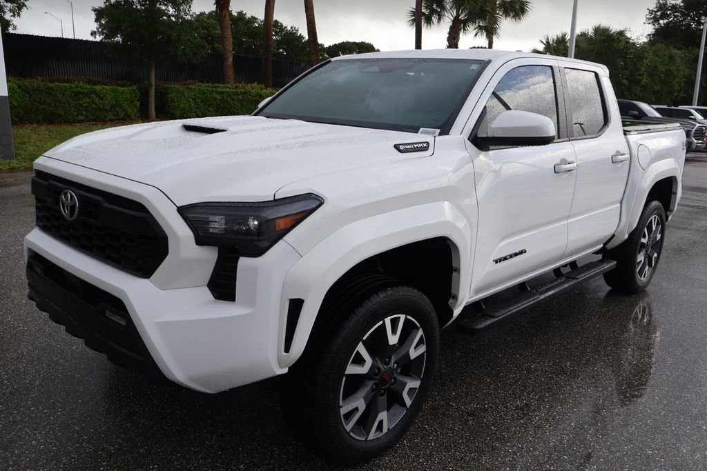 Certified 2025 Toyota Tacoma TRD Sport image 2