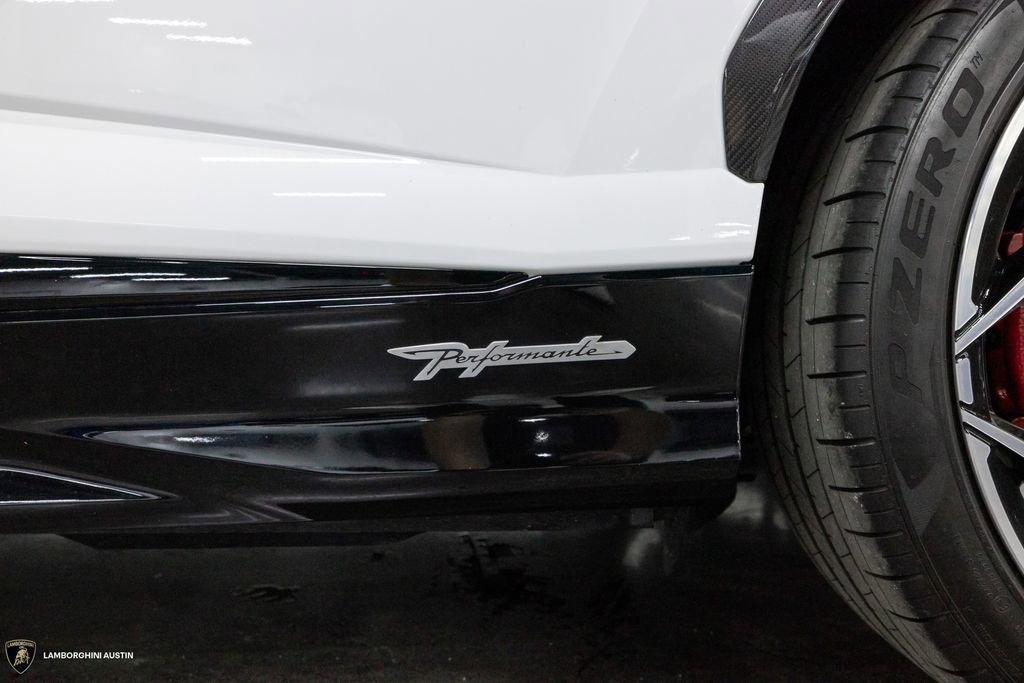Used 2023 Lamborghini Urus Performante AWD/4WD image 9
