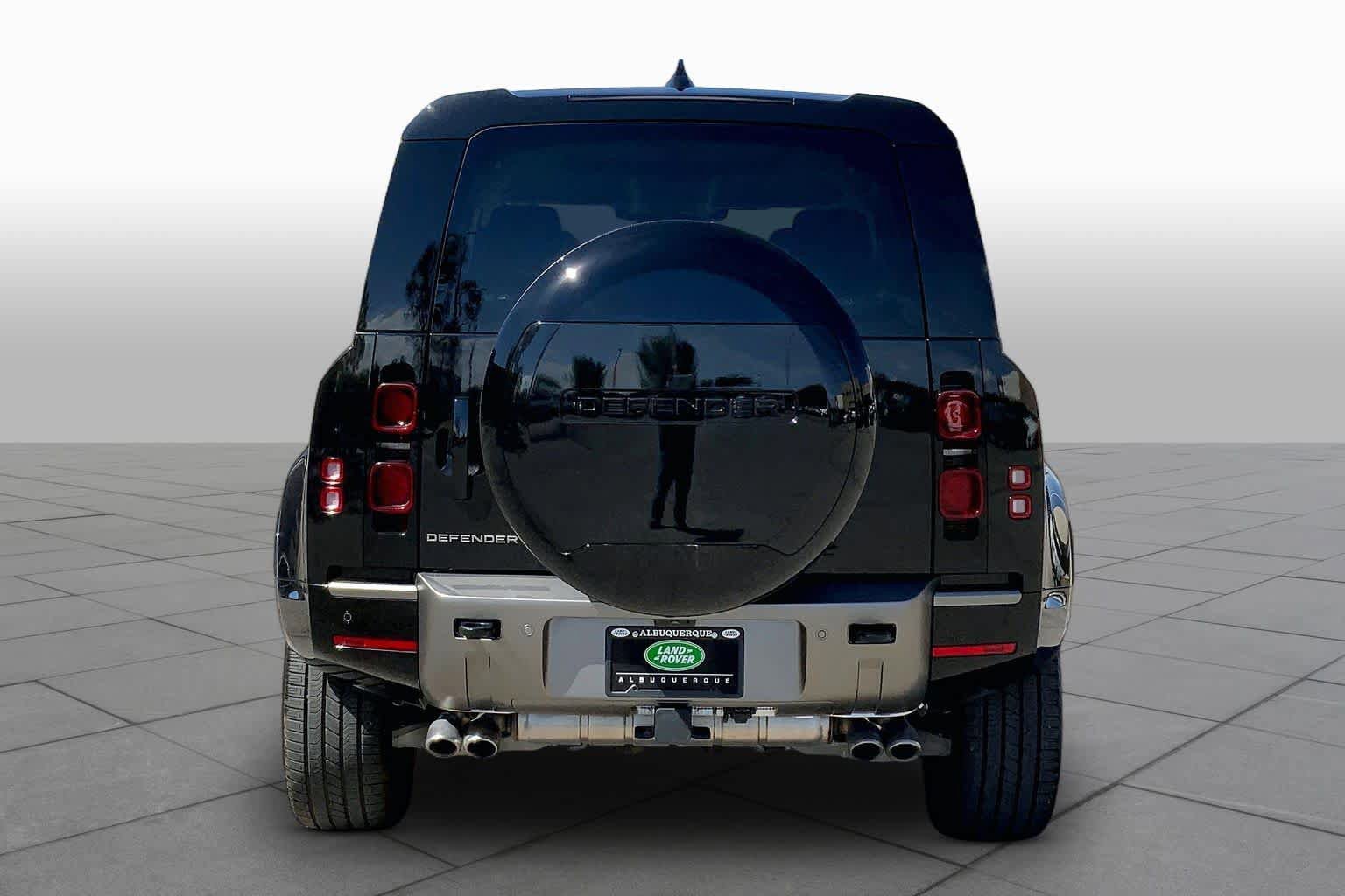 Certified 2025 Land Rover Defender 110 X-Dynamic SE image 5