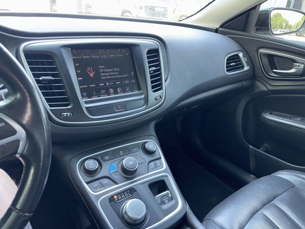 Used 2017 Chrysler 200 Limited Platinum FWD image 28