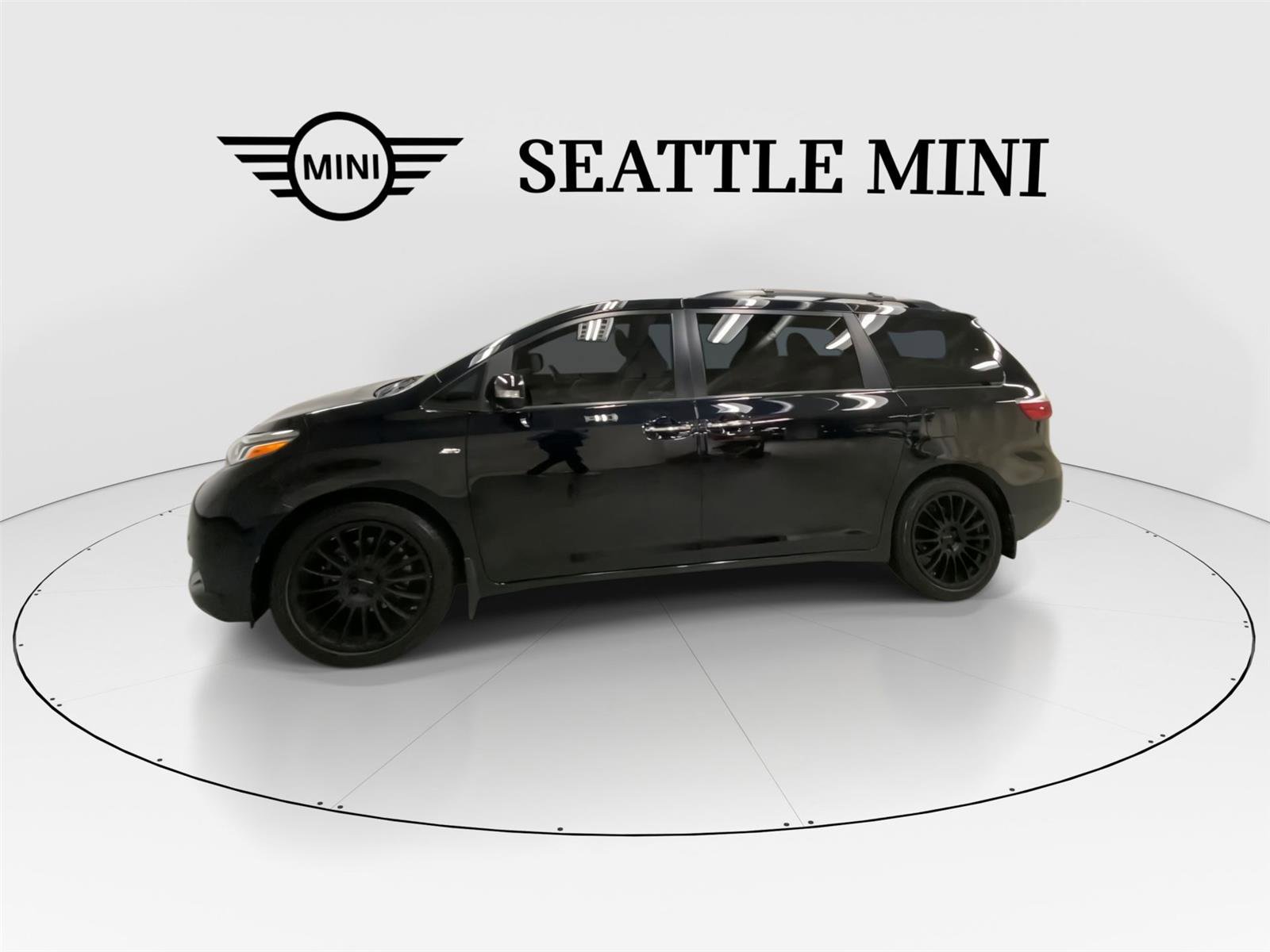 Used 2017 Toyota Sienna Limited Premium image 5