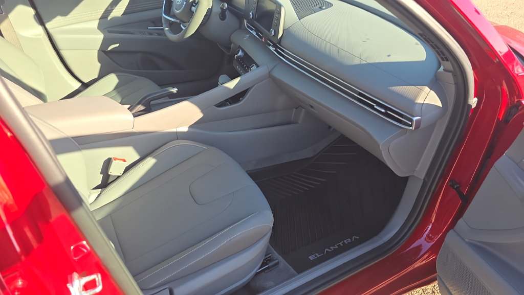 Certified 2026 Hyundai Elantra Sport FWD image 13
