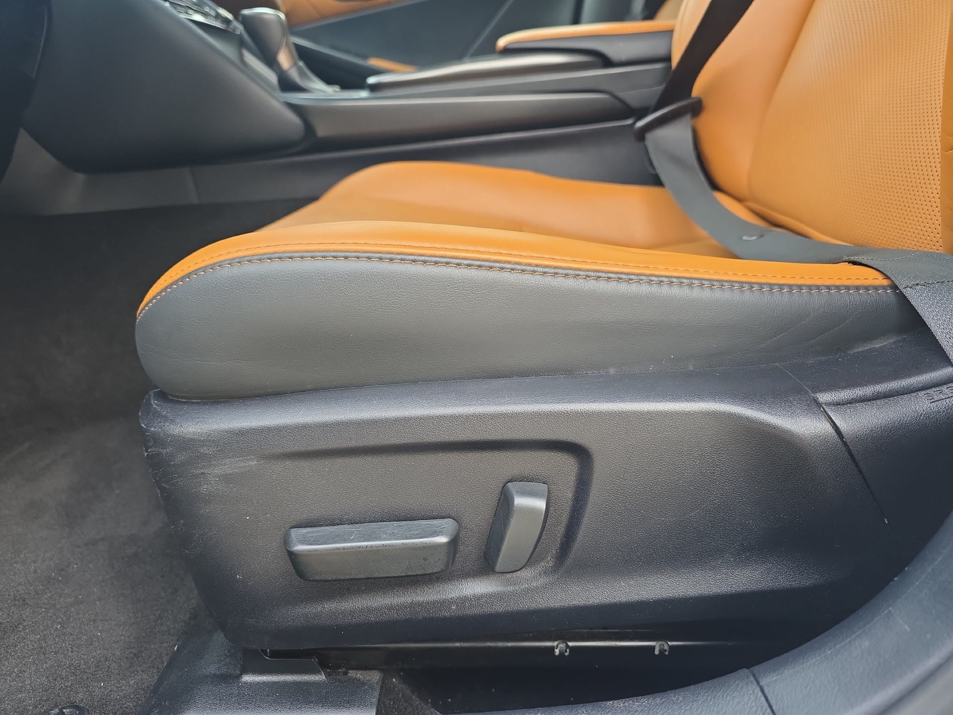 Used 2024 Lexus IS 300 w/ Comfort Package RWD image 27