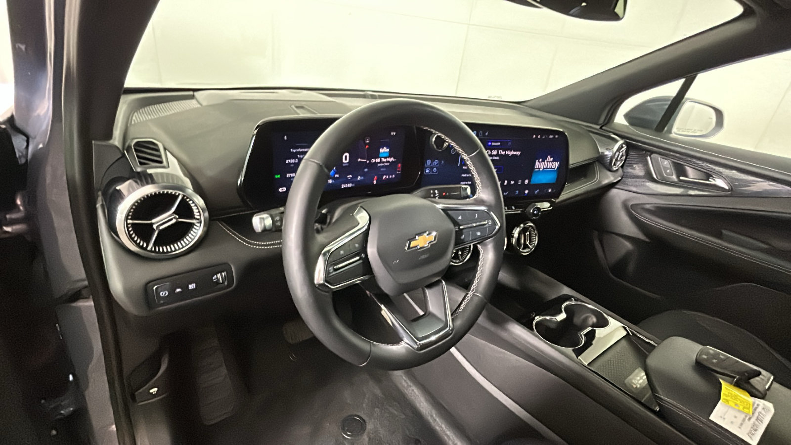 Used 2024 Chevrolet Blazer EV LT AWD/4WD image 17