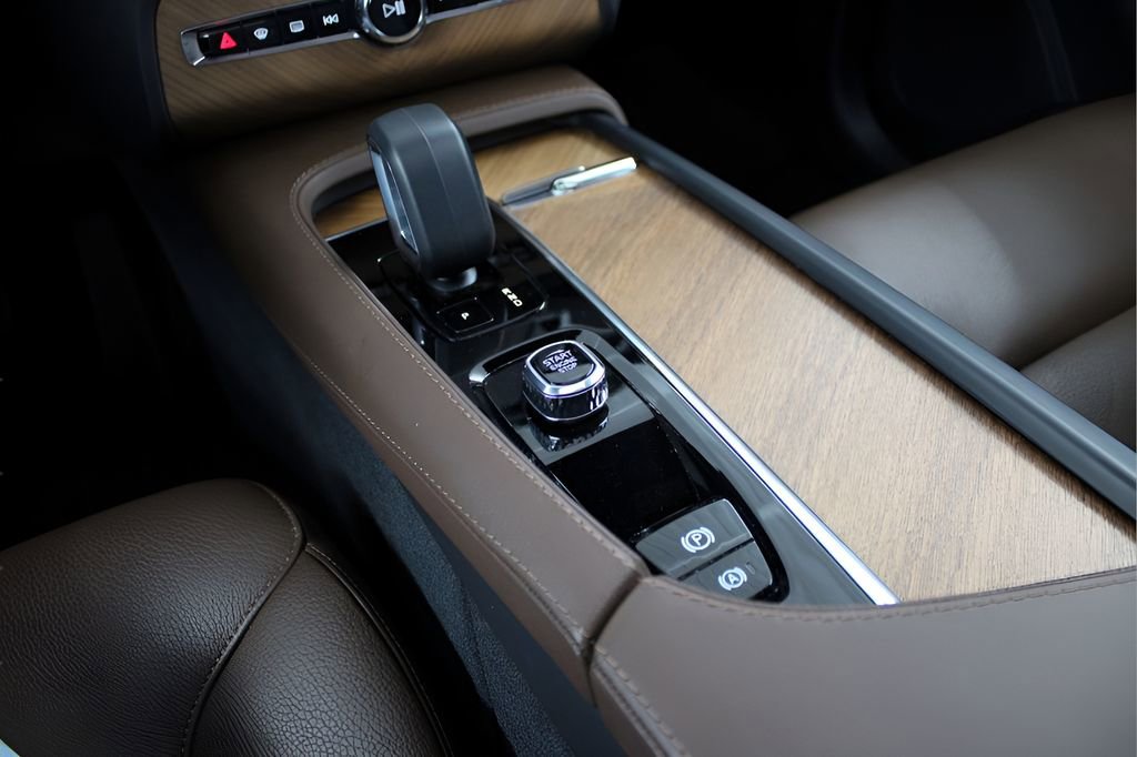 Used 2023 Volvo XC90 B5 Plus w/ Protection Package Premier image 37