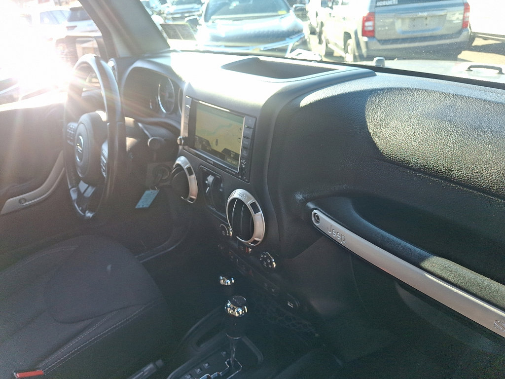 Used 2018 Jeep Wrangler Unlimited Rubicon w/ Cold Weather Group image 12