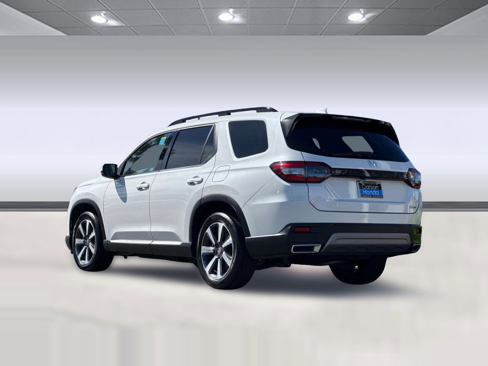 Certified 2025 Honda Pilot Touring image 3