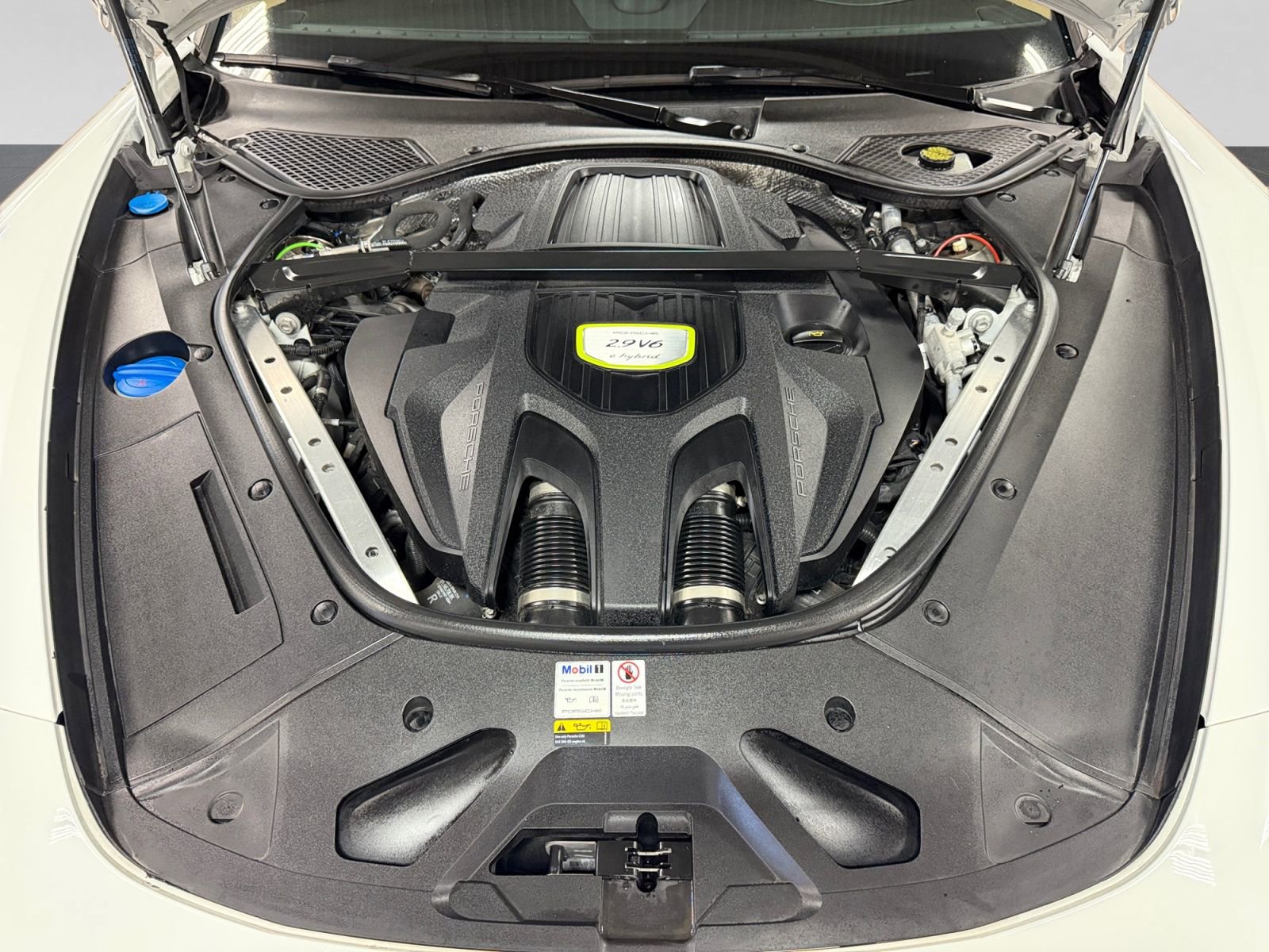 Used 2021 Porsche Panamera 4S w/ Premium Package AWD/4WD image 27