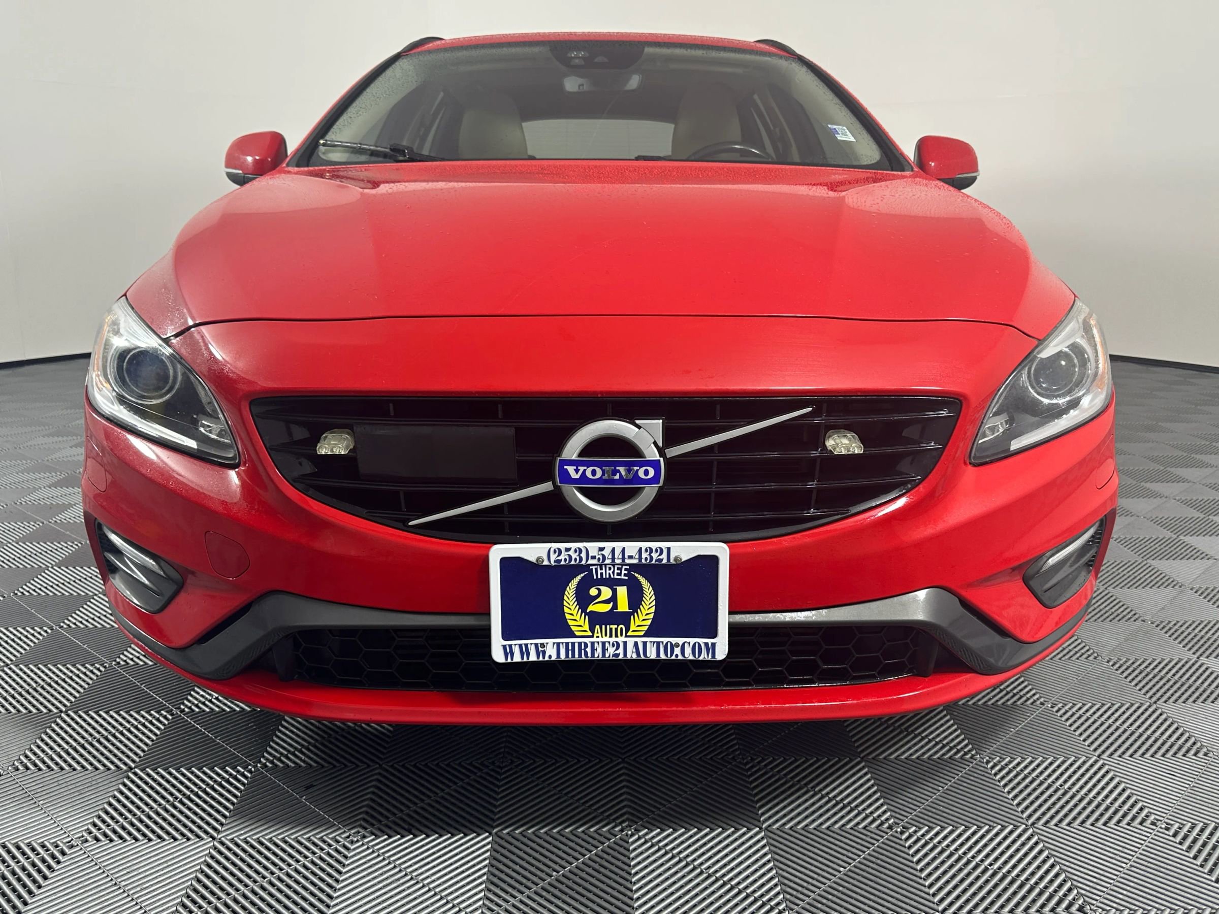 Used 2018 Volvo V60 T5 Dynamic w/ Vision Package image 3