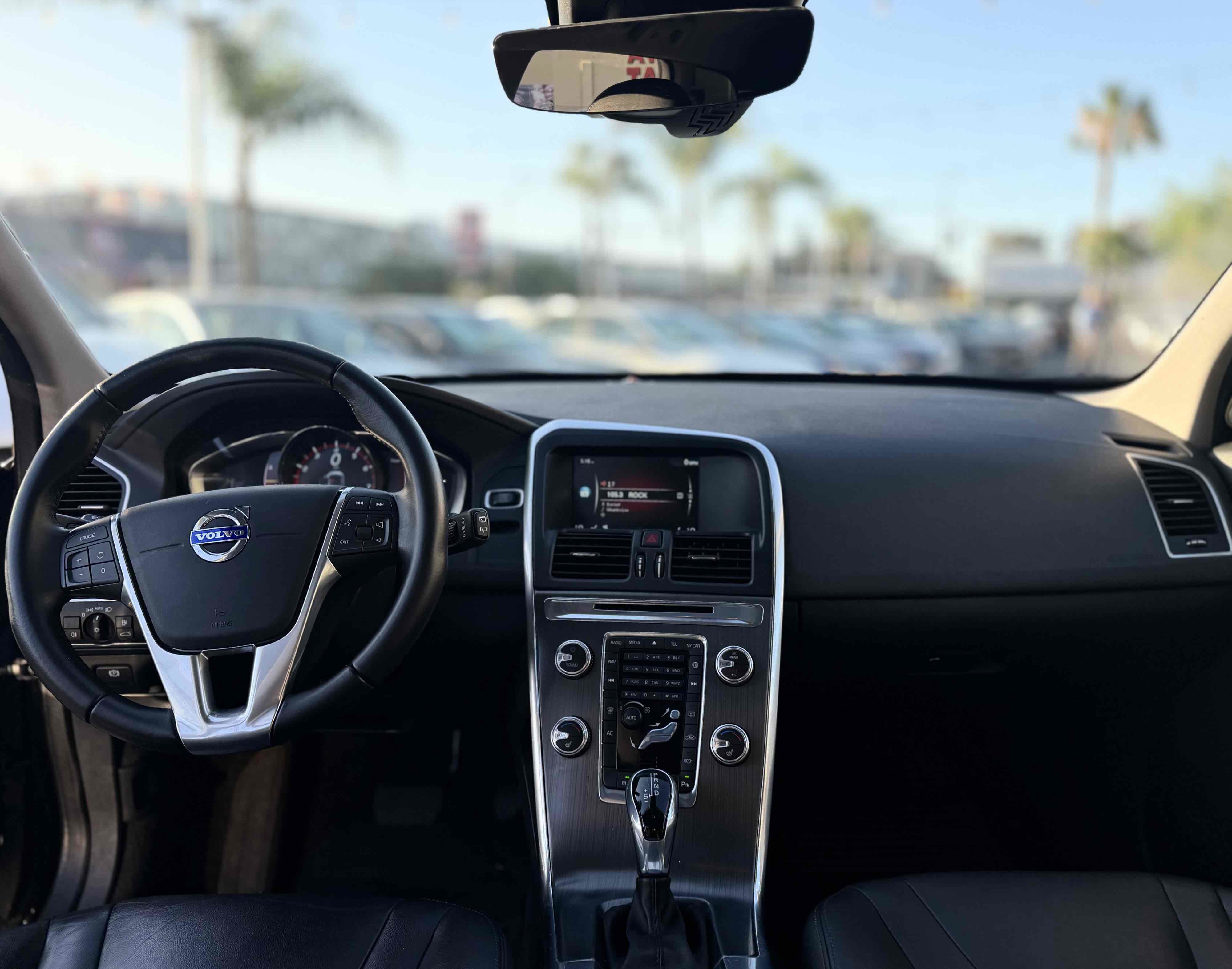 Used 2016 Volvo XC60 T6 FWD image 23