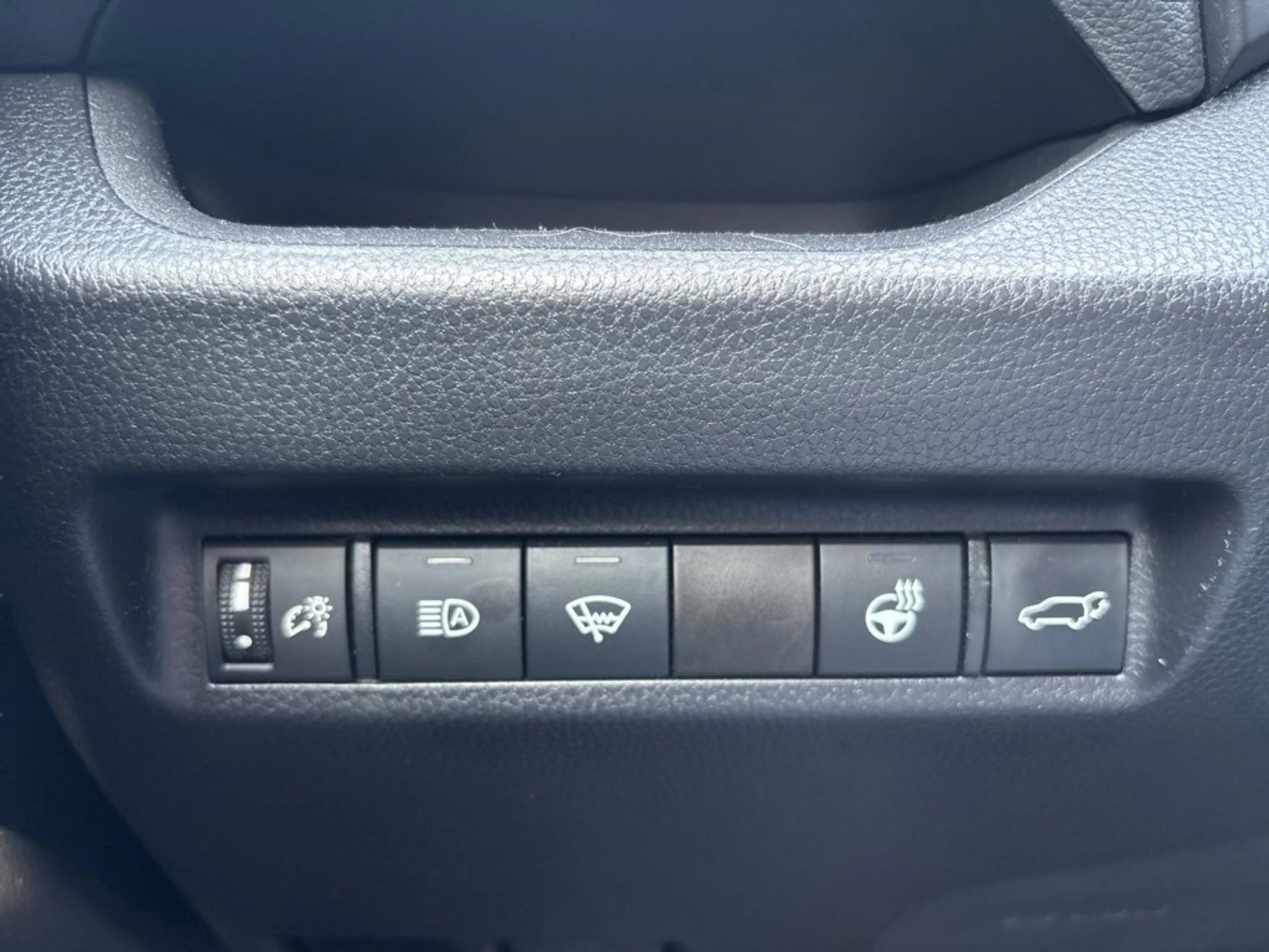 Used 2021 Toyota RAV4 XLE Premium image 26