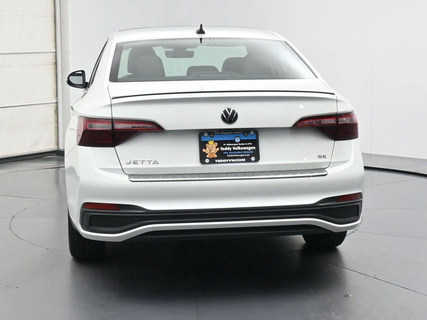Used 2023 Volkswagen Jetta SE w/ Panoramic Sunroof Package FWD image 23