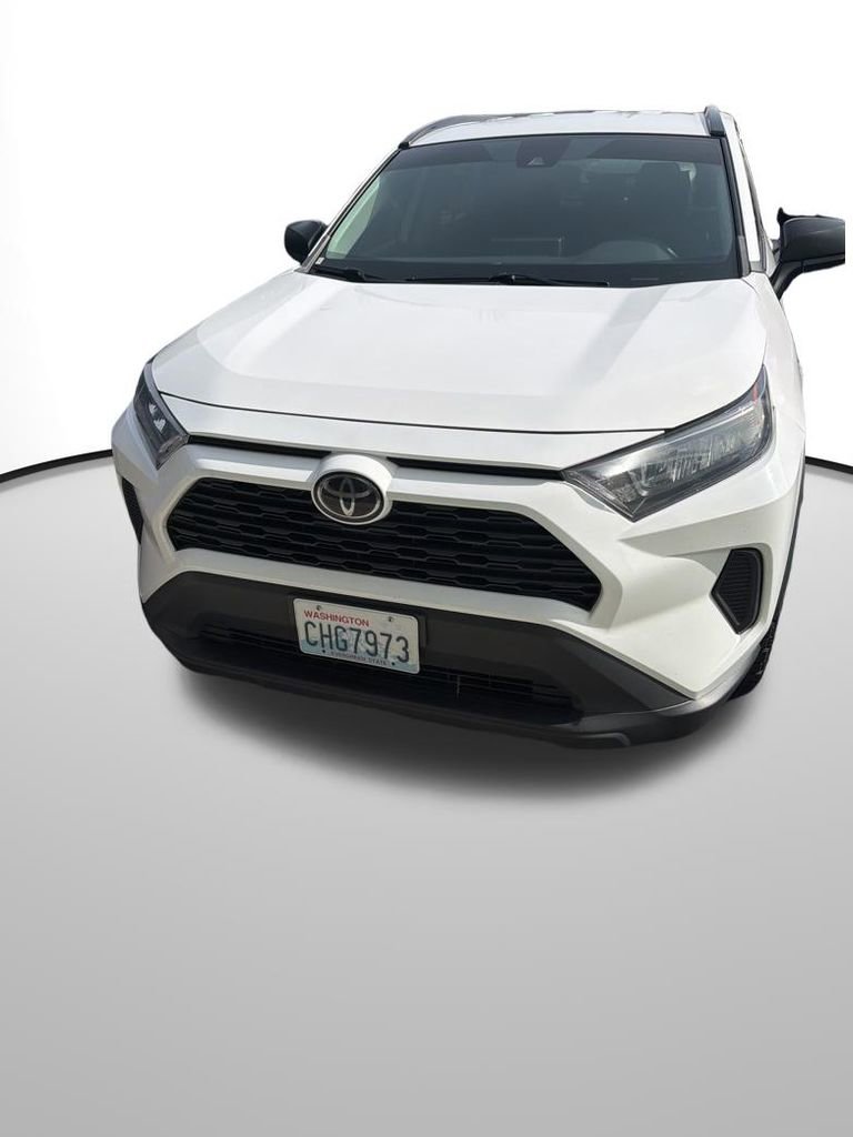 Used 2021 Toyota RAV4 LE image 5