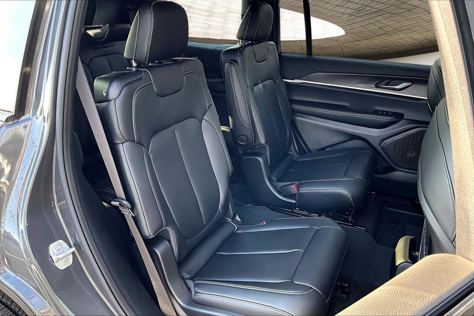 New 2025 Jeep Grand Cherokee L Limited w/ Trailer Tow Package image 10