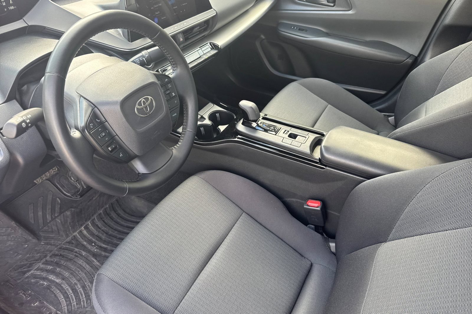 Certified 2025 Toyota Prius LE FWD image 10