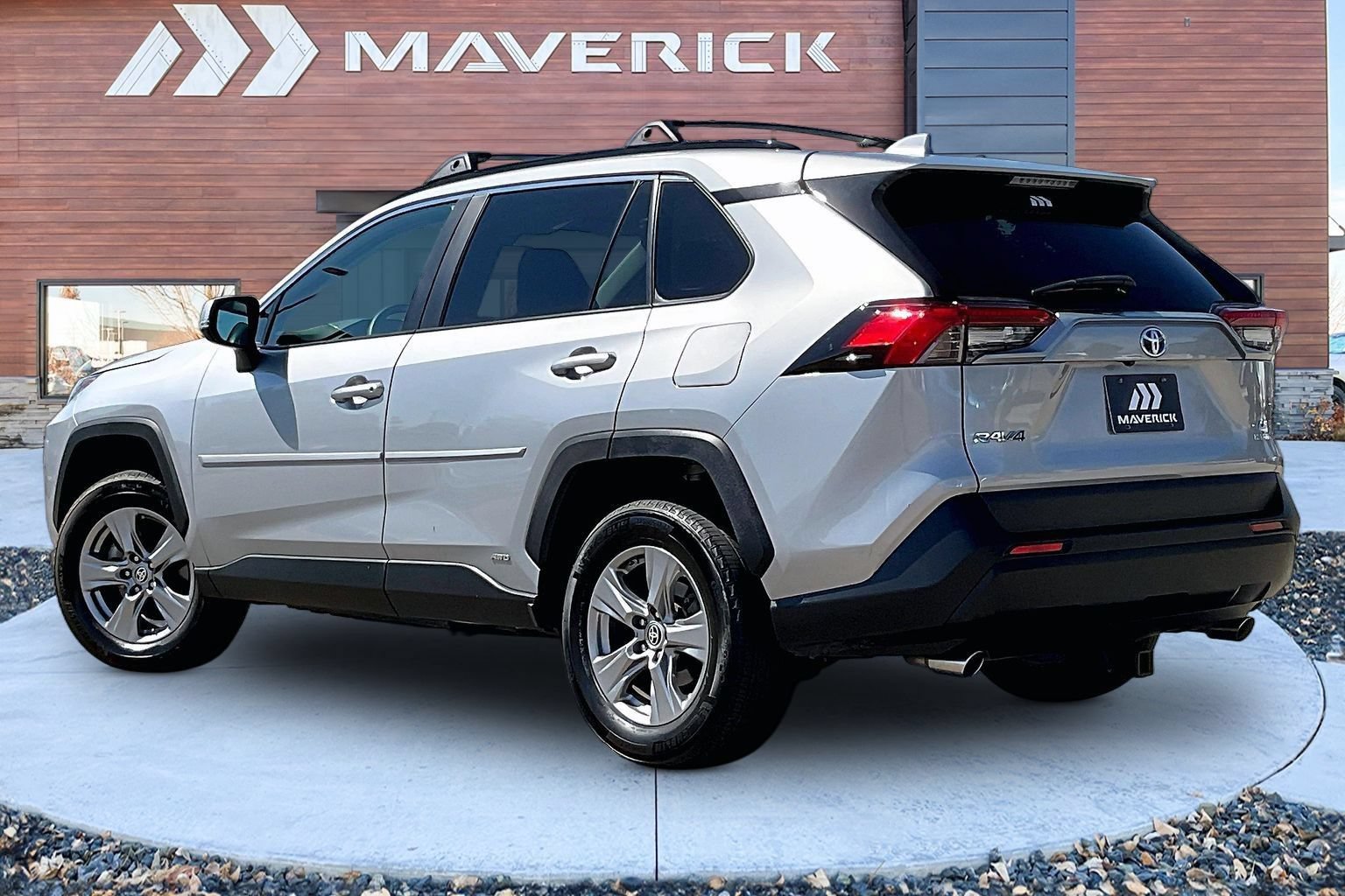 Used 2023 Toyota RAV4 LE AWD/4WD image 4
