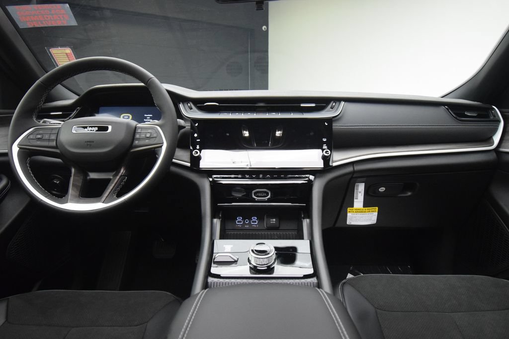 New 2027 Jeep Grand Cherokee Altitude AWD/4WD image 37