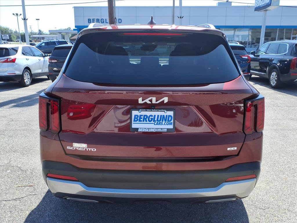 Used 2024 Kia Sorento S AWD/4WD image 5