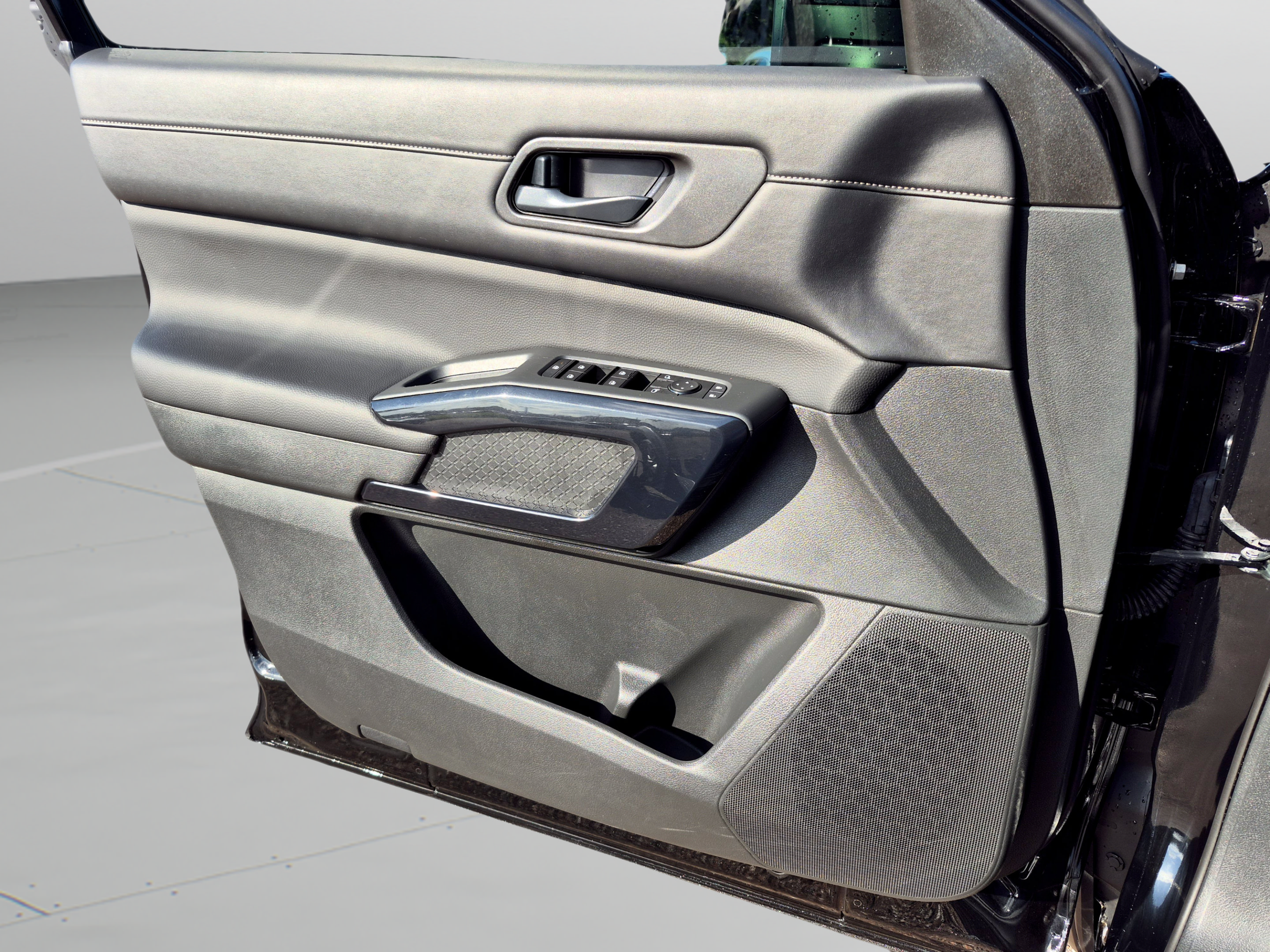 Certified 2025 Nissan Pathfinder S FWD image 25