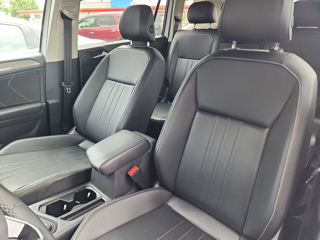 Used 2024 Volkswagen Tiguan SE AWD/4WD image 15