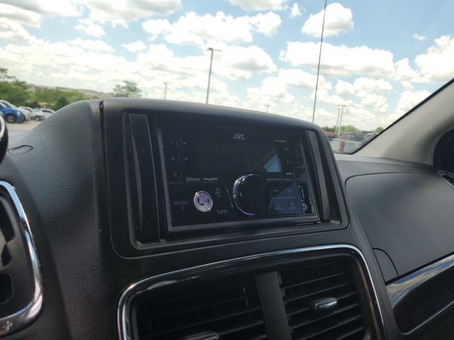 Used 2016 Dodge Grand Caravan SXT FWD image 16