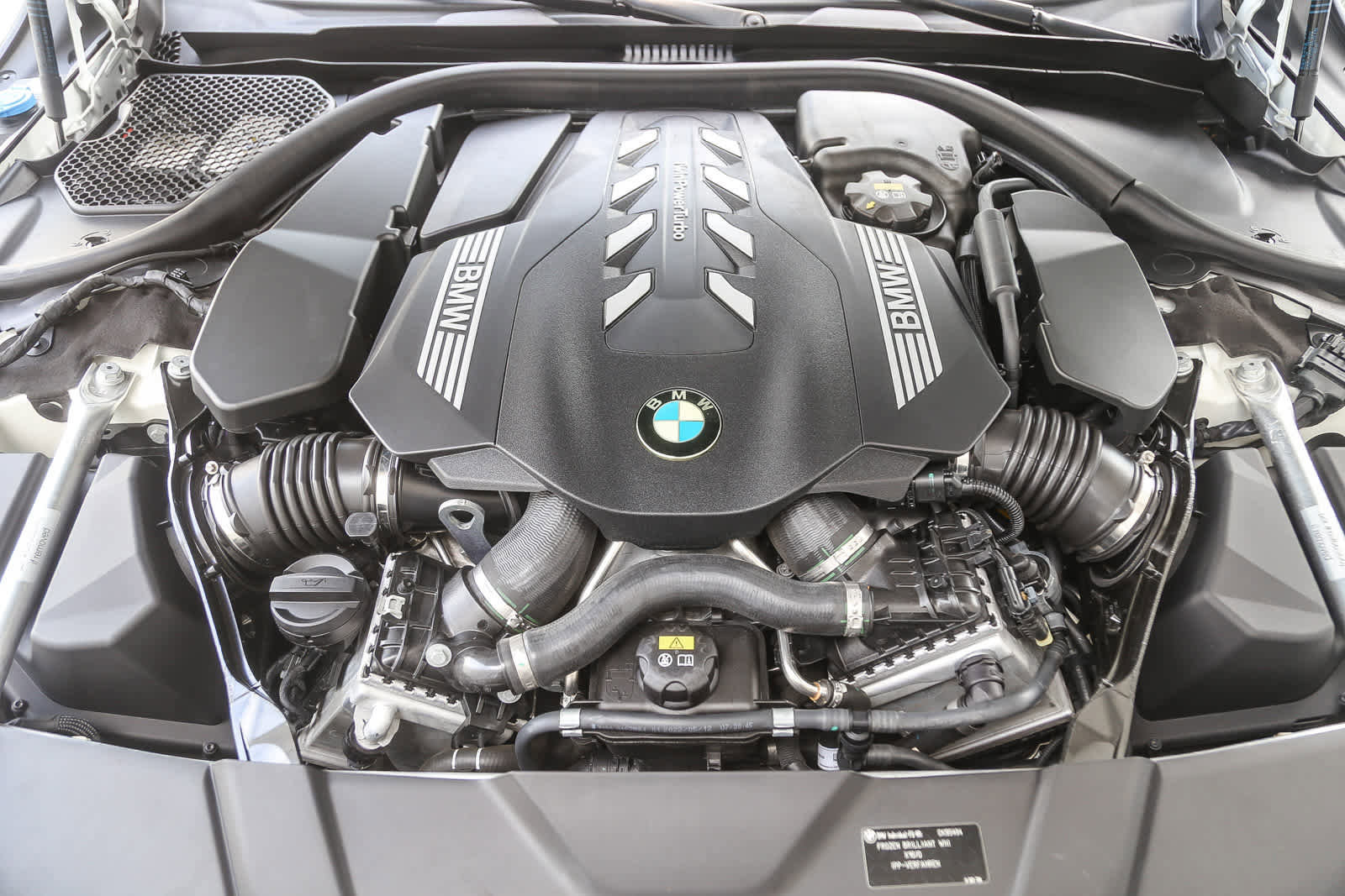 Certified 2022 BMW 750i xDrive w/ Autobahn Package image 25