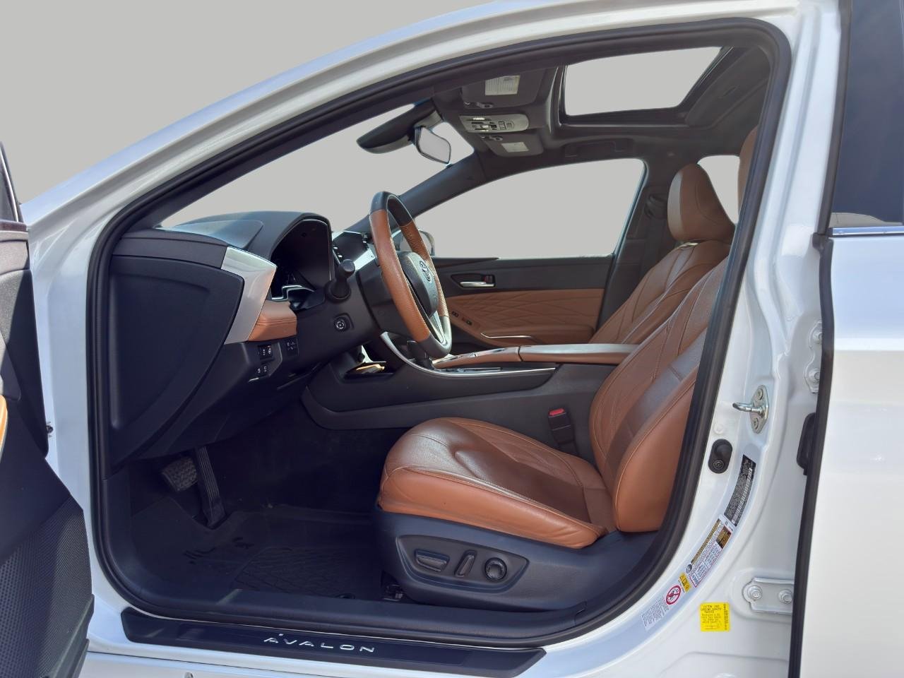 Used 2019 Toyota Avalon Limited w/ Advanced Safety Package FWD image 11