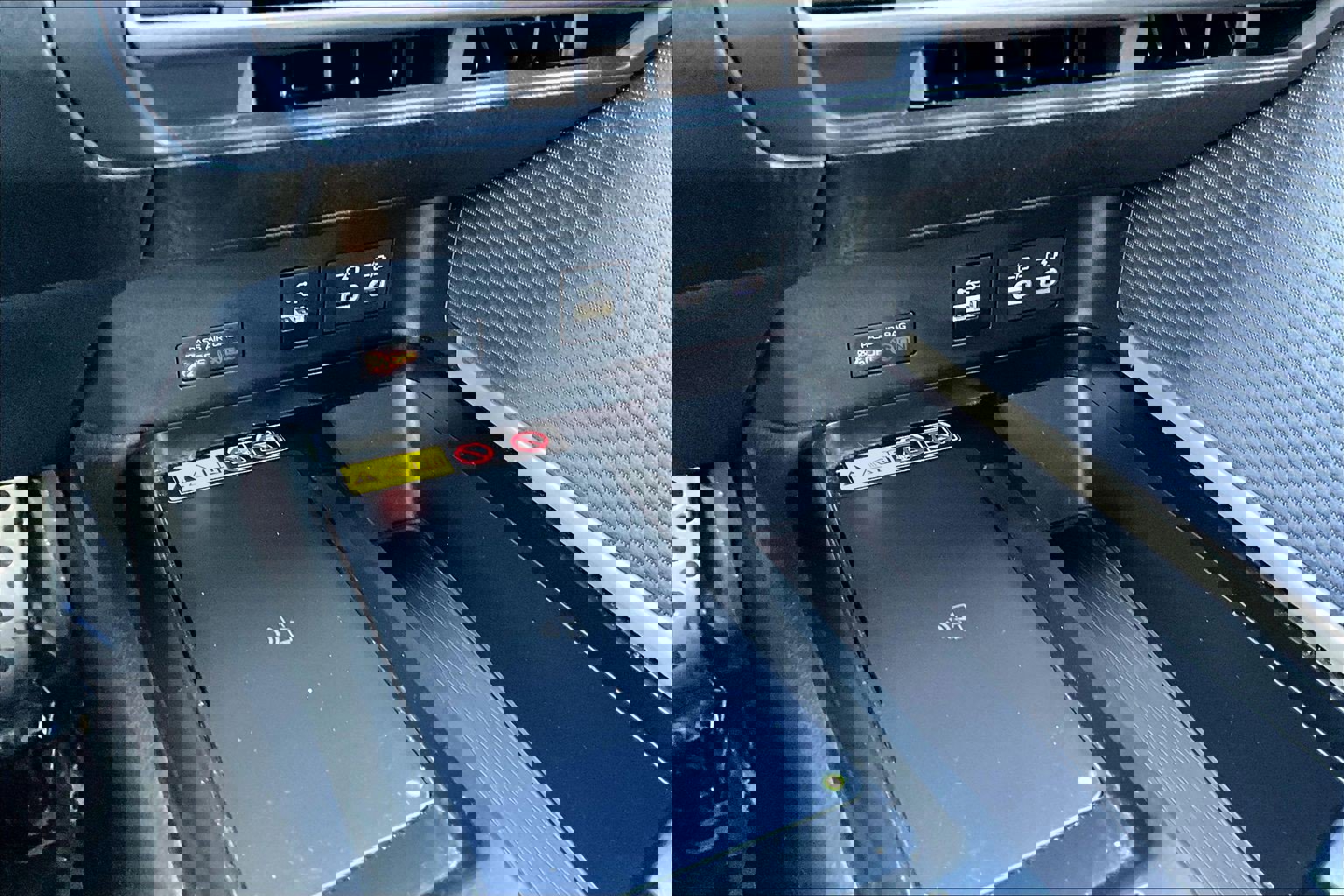 Used 2025 Toyota Camry SE image 30