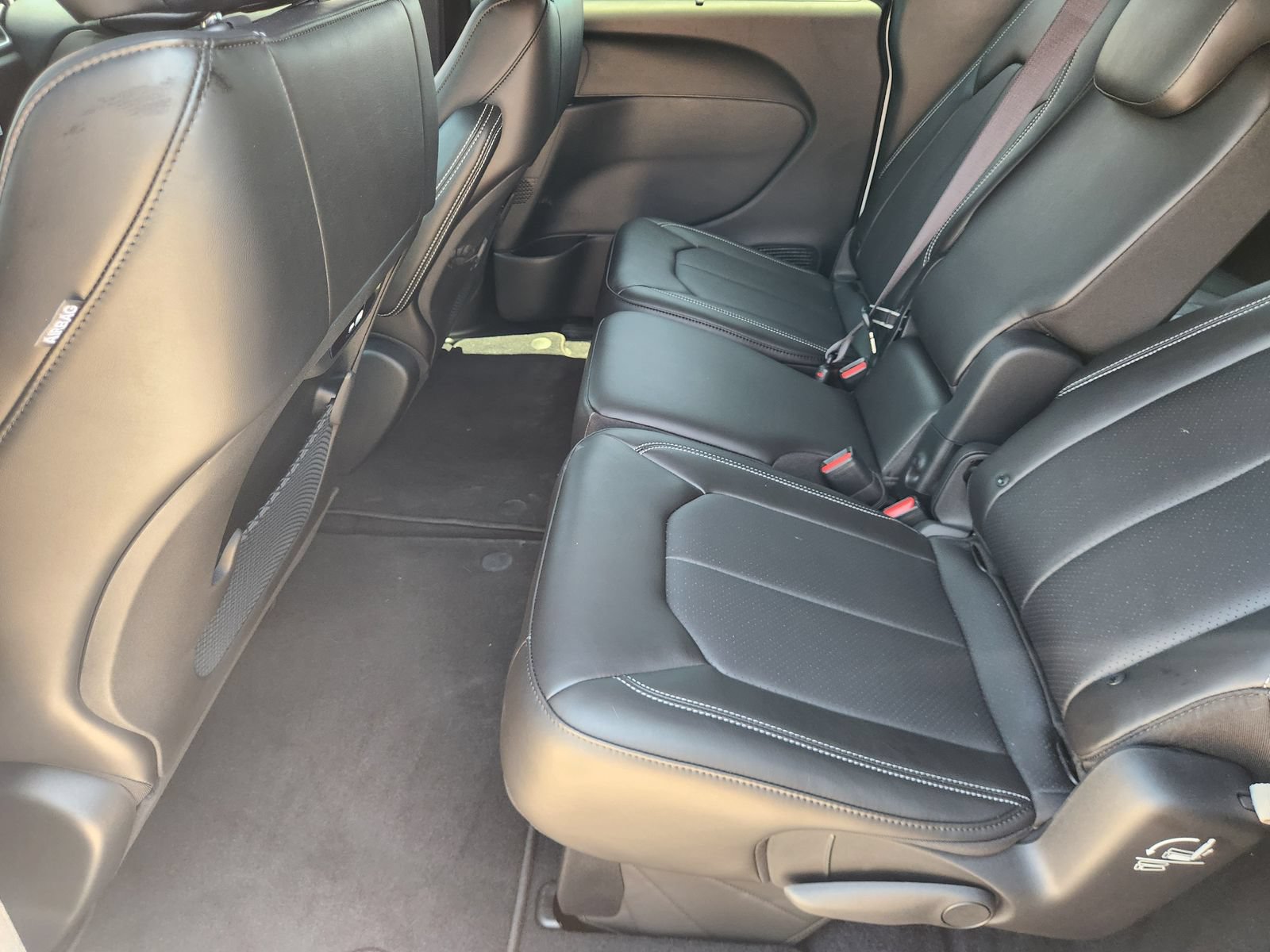 New 2027 Chrysler Pacifica Select w/ Family Tech Group FWD image 22