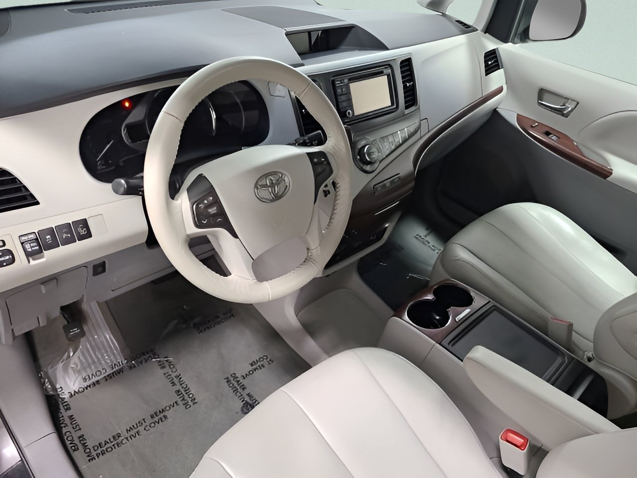 Used 2014 Toyota Sienna XLE w/ Entertainment Package FWD image 25