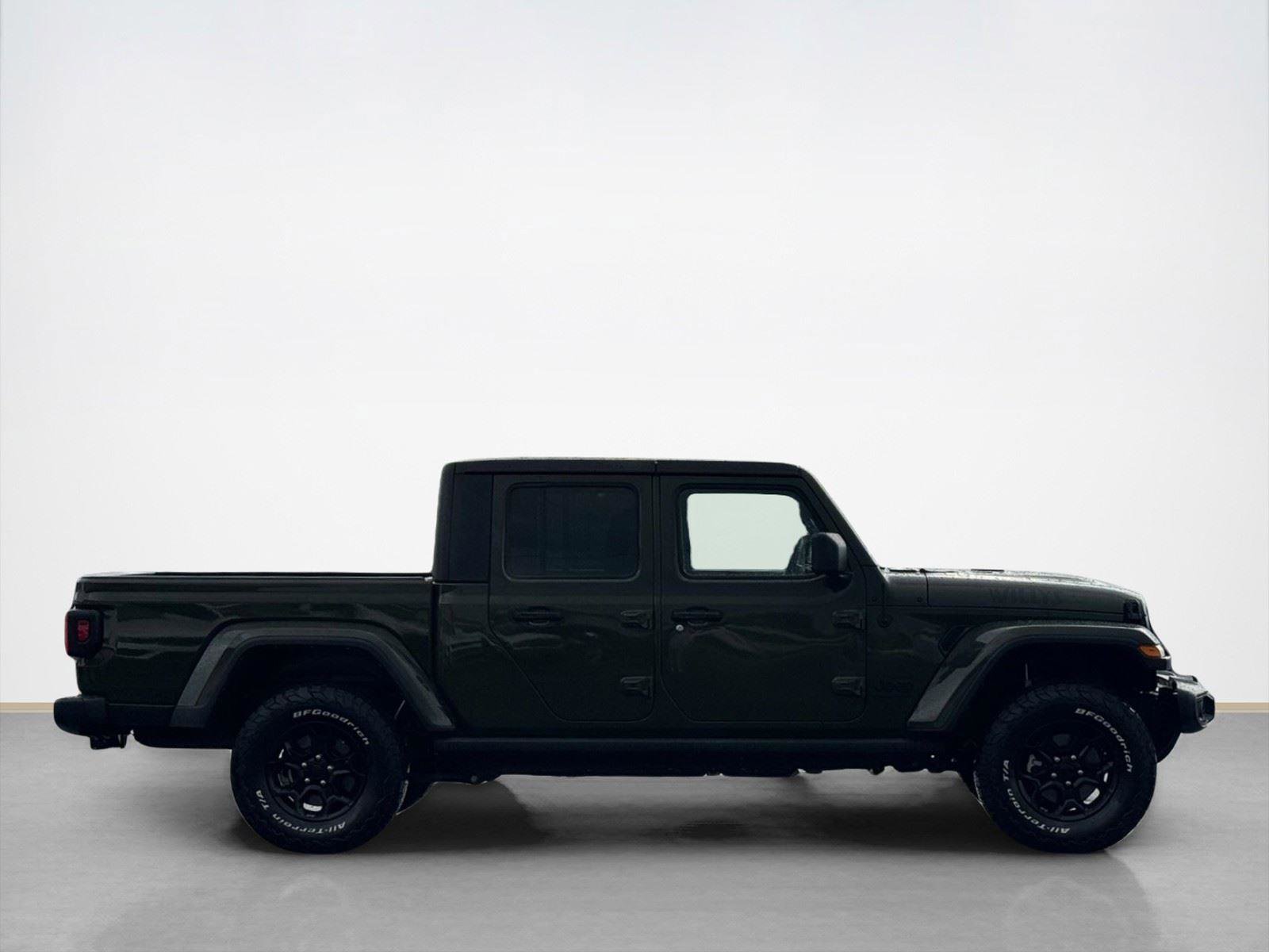 Used 2023 Jeep Gladiator Willys image 9